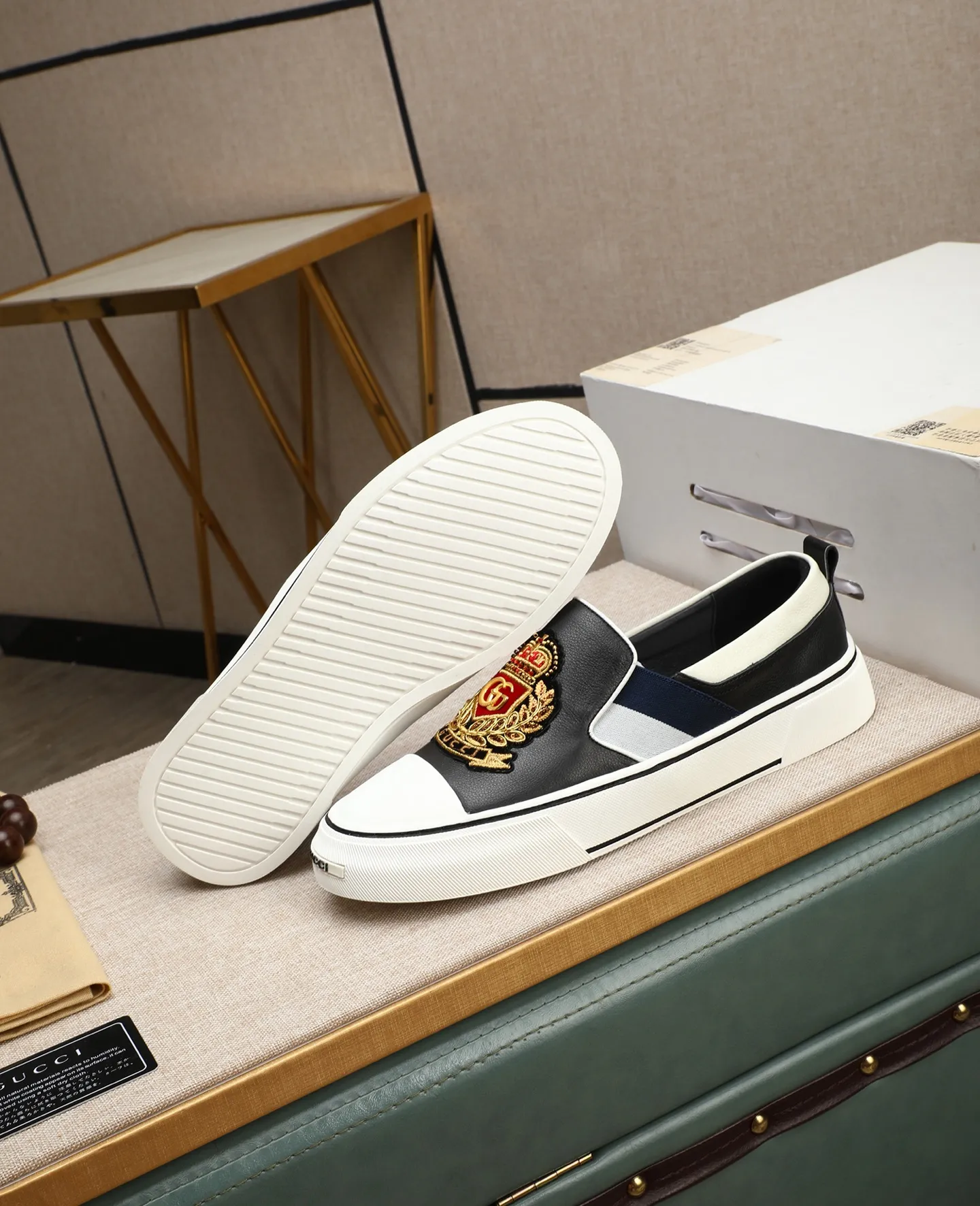 Men's shoes 💰460 GUCCI🔍🔍The latest models are on sale at the same time at the counter. Original calfskin imported from Italy, genuine leather lining, (high-end, extravagant, and classy) with exquisite workmanship. Soles: Original soles specially provided by the original factory. ⚠Exclusive double-layer movable molded soles are super comfortable⚠. Photos of the real thing🎬The real thing is even better🔍🔍"High quality·Follow the order" Code number 38-44